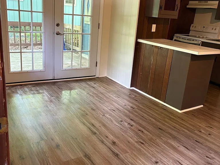 1513 Locust Ln — Photo 6