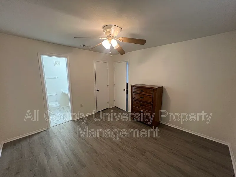 4 bed, 4.0 bath, 1000 sqft, $550 — Photo 2