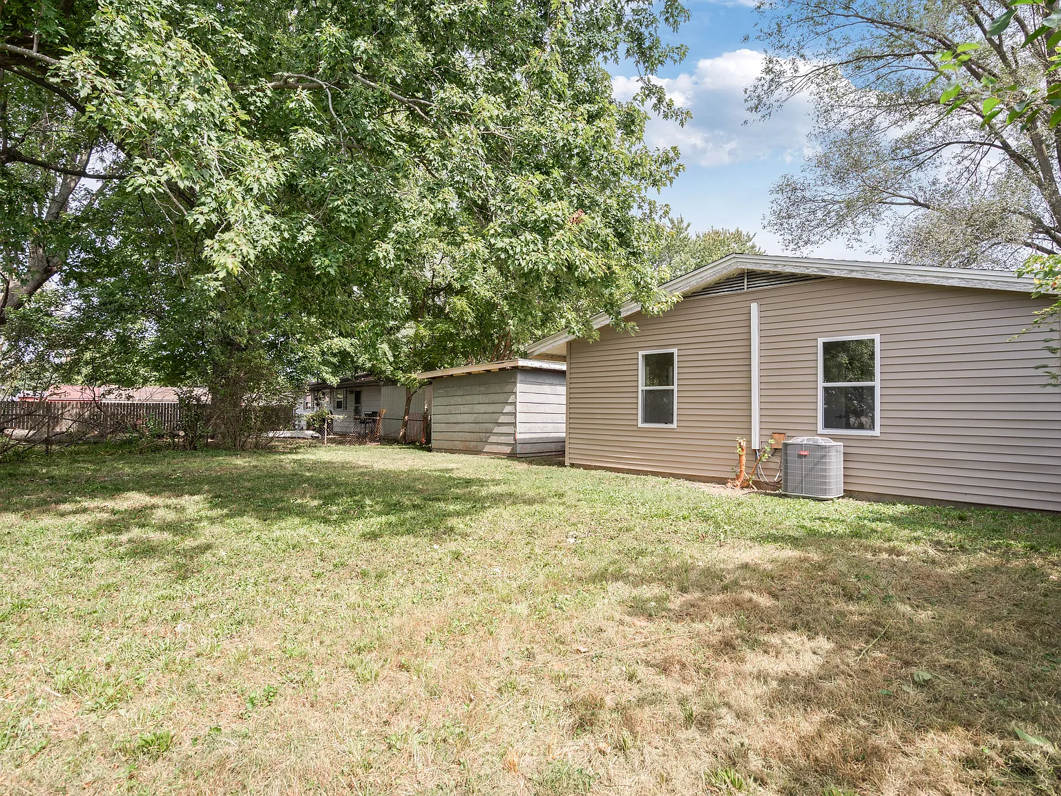 3 bed, 960 sqft, $1,550 — Photo 3