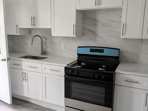 3rd image of 129 1/2 Union St #129-1/2
