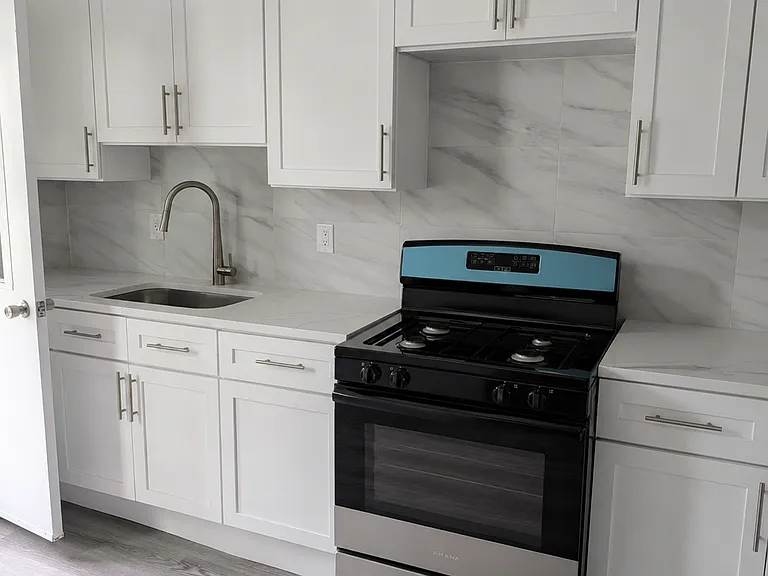 129 1/2 Union St #129-1/2 — Photo 3