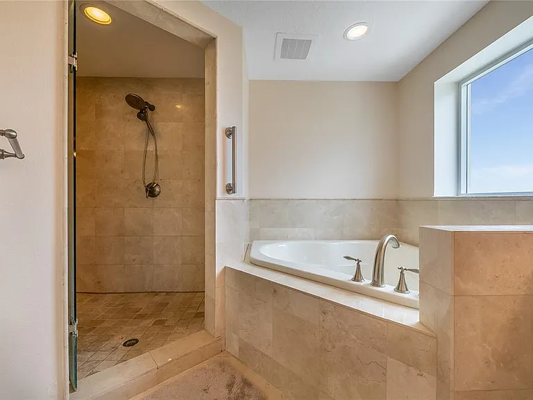 15 Somerset St #603 — Photo 24