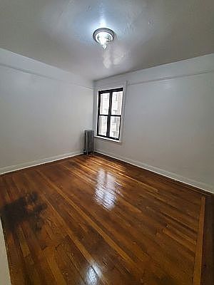 3rd image of 2700 Creston Ave #1R