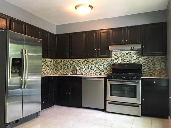 3rd image of 20 Elmwood Park Dr
