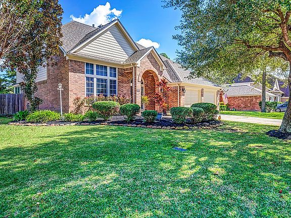 Good size front yard