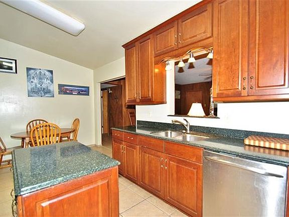 2nd image of 808 N Pecan St