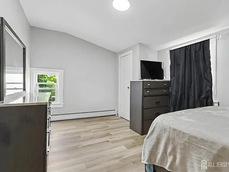 181 Hale St — Photo 18