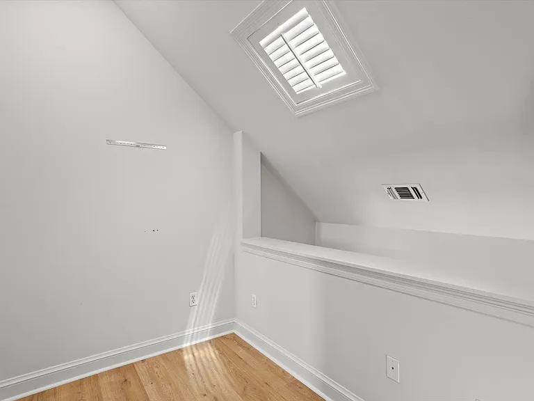 30 Crane Park — Photo 34