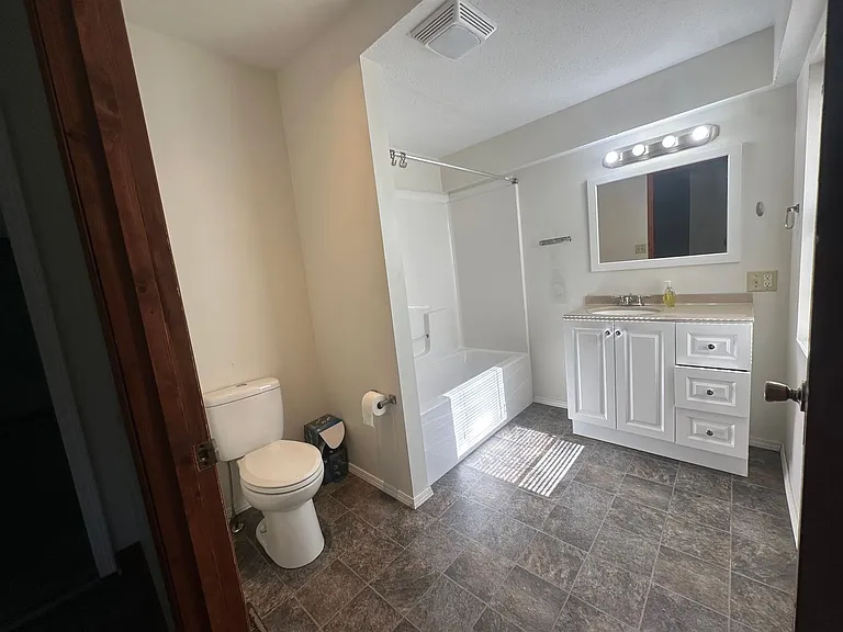 1607 N Roosevelt Ave — Photo 11