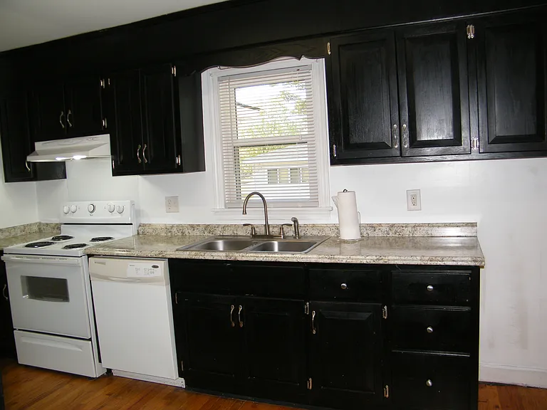 108 Coleraine Dr — Photo 9