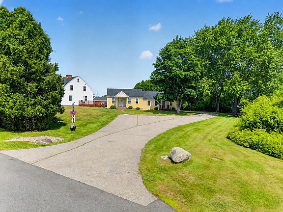 2nd image of 17 Woodside Meadow Road #7
