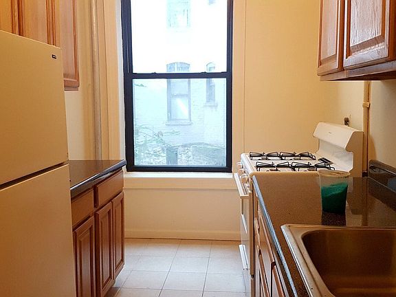 4th image of 225 Parkside Ave Ste 1C