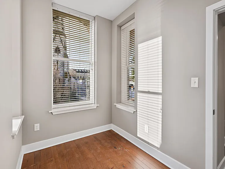 170 W Washington St — Photo 13