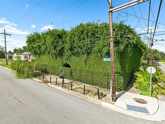 2nd image of 5401 Baccich St