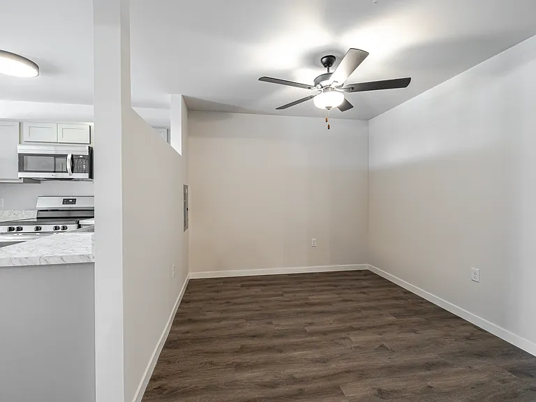 899 Chapel Dr — Photo 8
