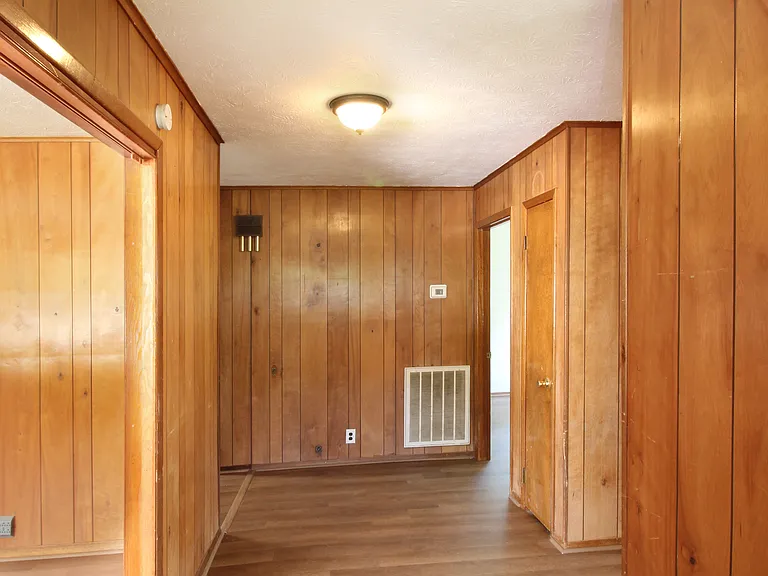 1940 Harris Rd — Photo 6