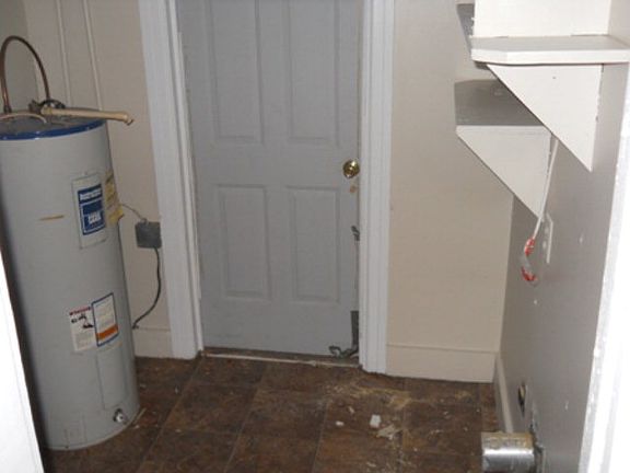 4th image of 1310 Belleville Ave
