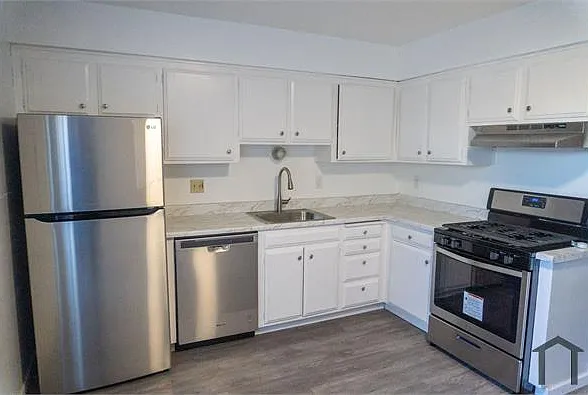2 bed, 900 sqft, $1,950 — Photo 2