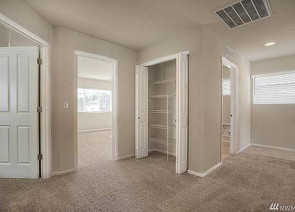 5th image of 372 Elderberry St