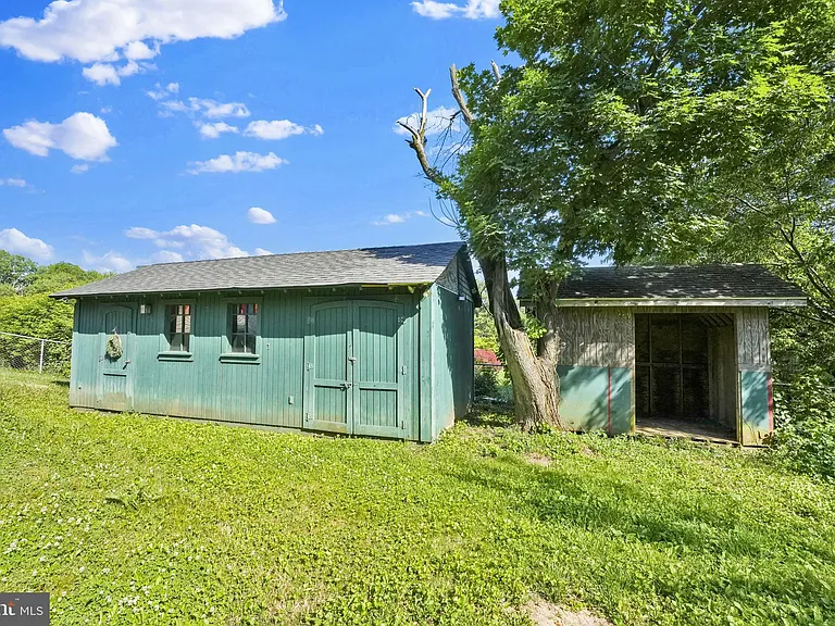 810 Wisteria Dr — Photo 49
