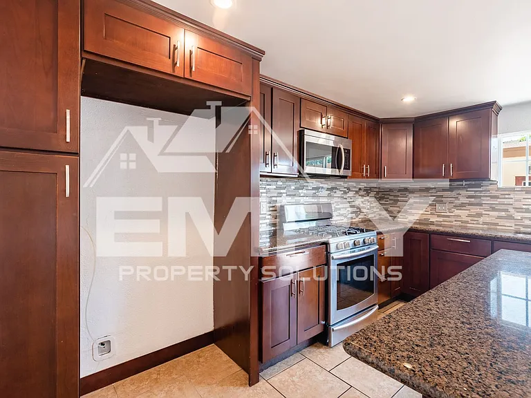 9781 S Karmont Ave — Photo 8