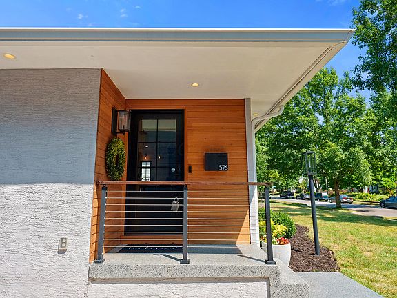 3rd image of 576 E Jeffrey Pl