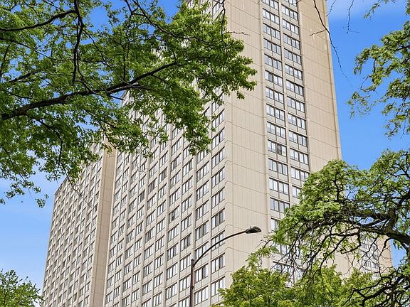 2nd image of 4850 S Lake Park Ave #1009B