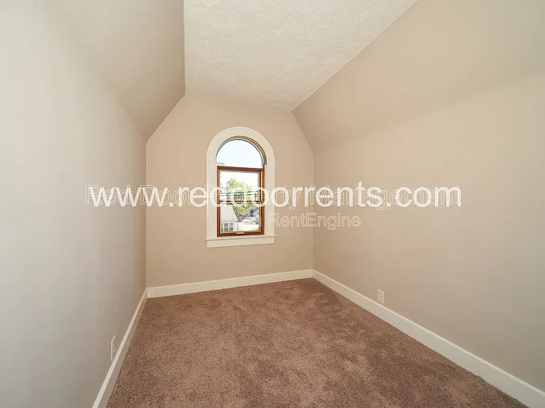 412 N Merrill St — Photo 21
