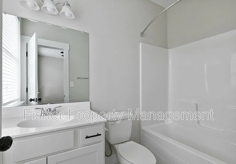 2202 Carrington St #200 — Photo 8
