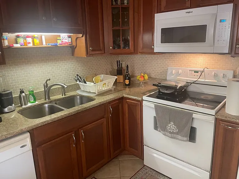 126 S Cypress Rd — Photo 12