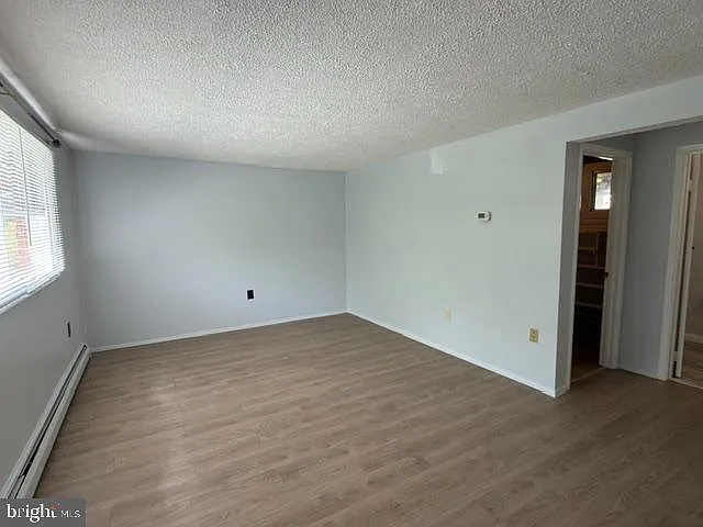 4 bed, 1.5 bath, 1401 sqft, $2,400 — Photo 2