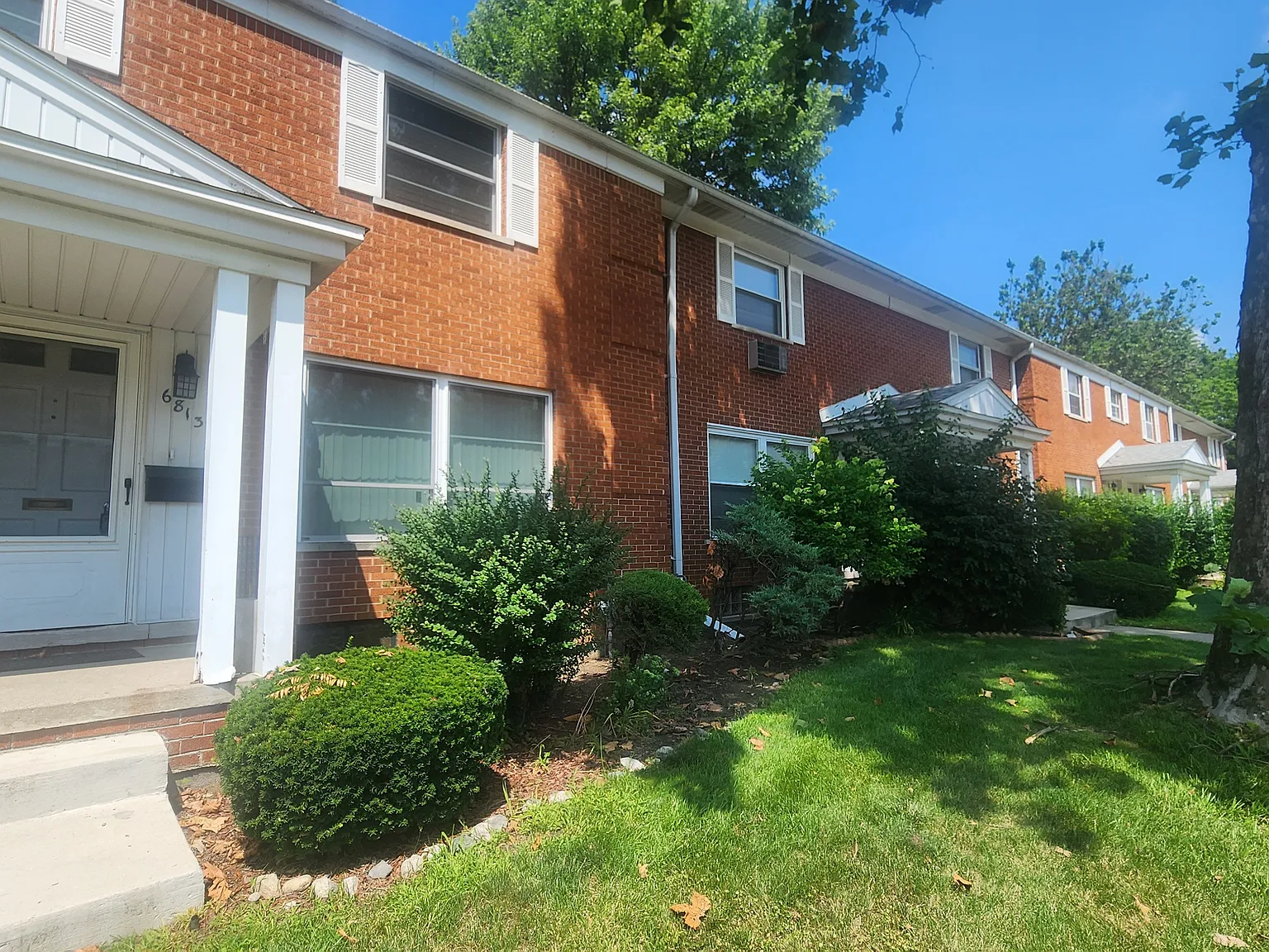 3 bed, 1.5 bath, 1152 sqft, $1,700 — Photo 1