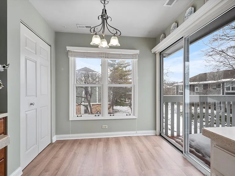 226 Coventry Cir — Photo 5