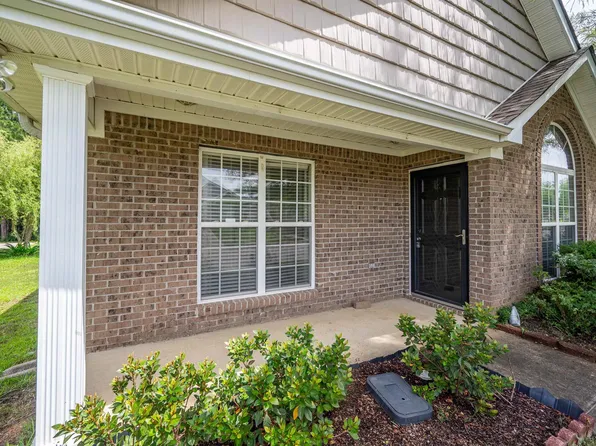 257 Village Dr, Calera, AL 35040