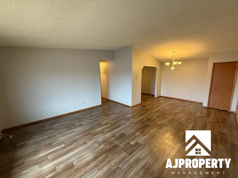 609 N Teton Dr — Photo 3
