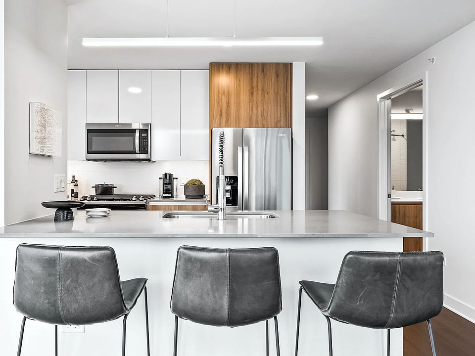 1st image of 341 W Kinzie St #5705