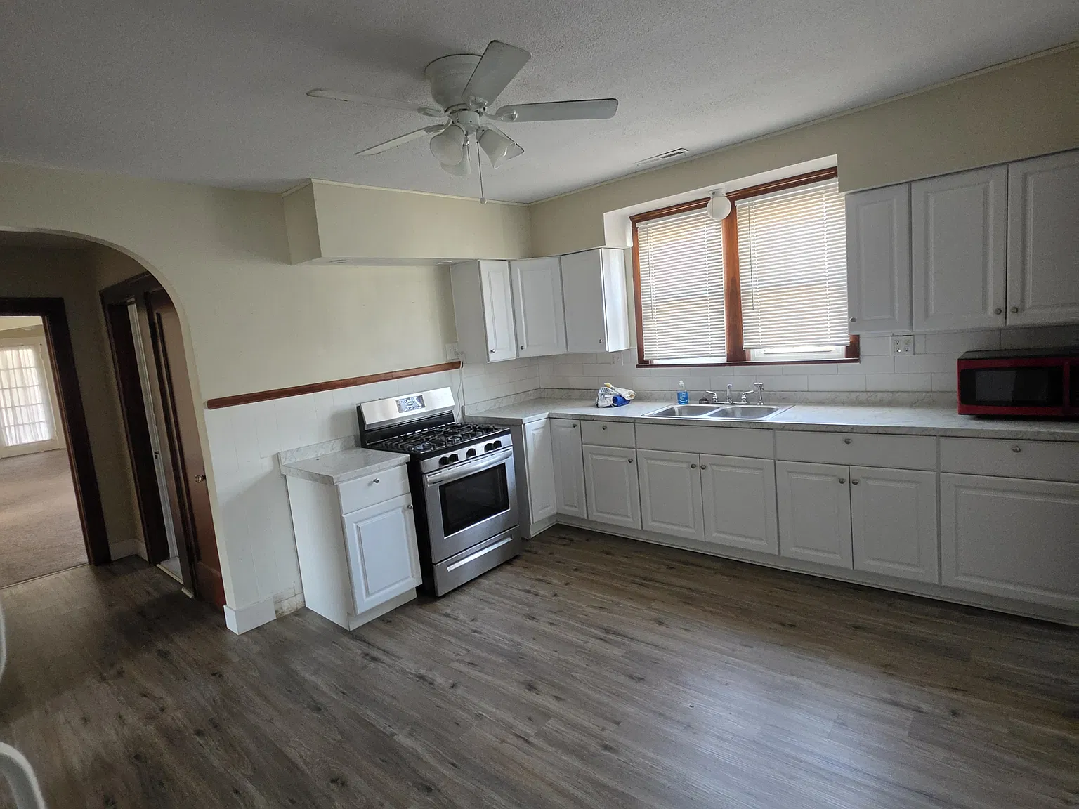 3 bed, 1200 sqft, $1,700 — Photo 2