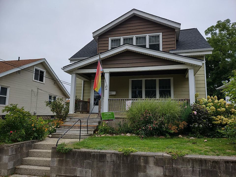 Front porch/sidewalk view