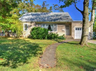 126 8th Ave, Huntington Station, NY 11746