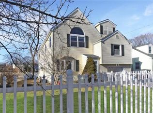 16 Paragon Ln, Stamford, CT 06905