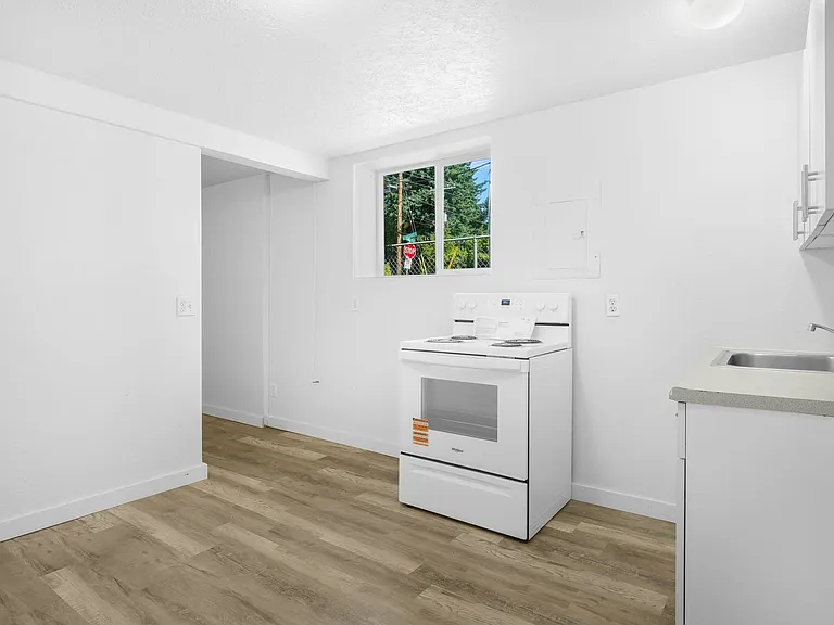 7684 N Vancouver Ave — Photo 3