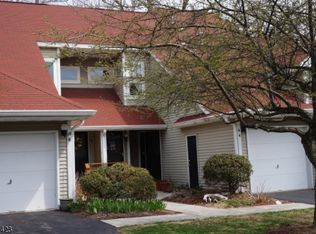 4 Davenports Mill Ct, Oak Ridge, NJ 07438