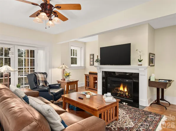 203 6th Ave W Unit 1B, Hendersonville, NC 28739