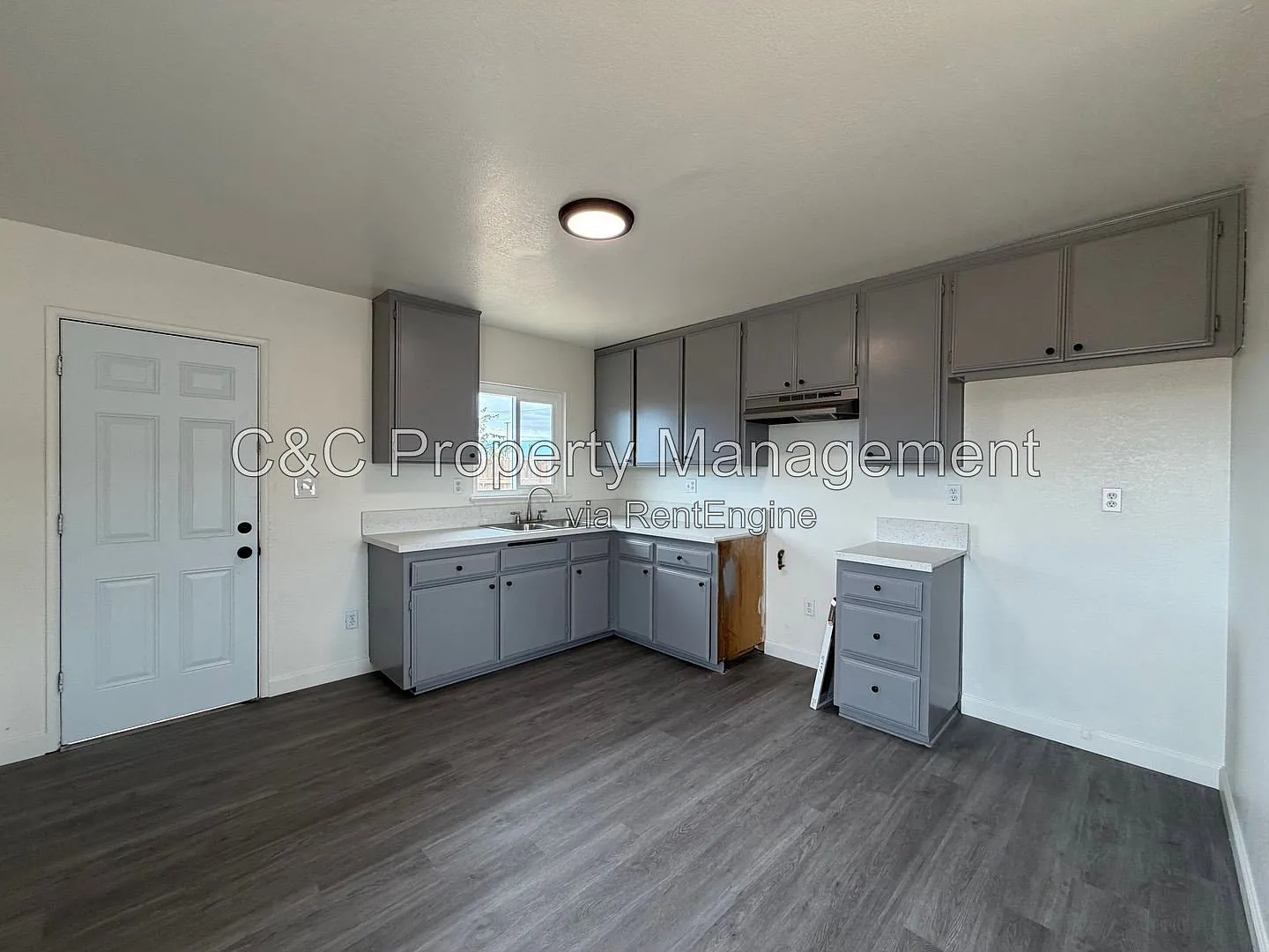 2 bed, 1.0 bath, 875 sqft, $1,595 — Photo 2