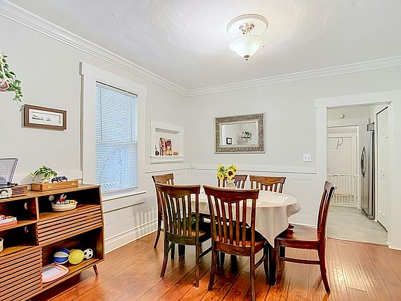 4th image of 115 E Lambright St