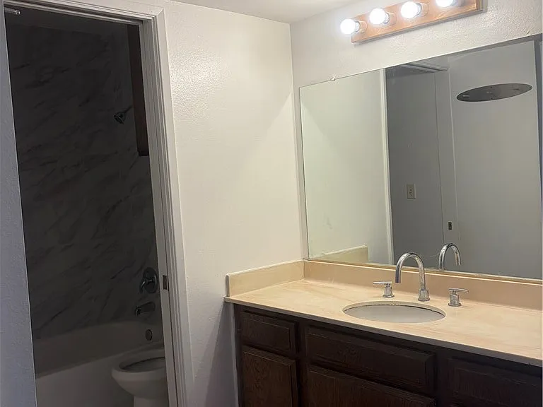1439 Jellick Ave #B — Photo 6