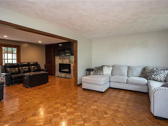 2nd image of 24 Carriage Way