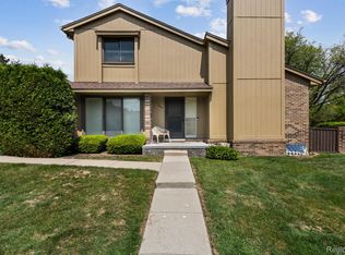 1696 S Hill Blvd, Bloomfield Hills, MI 48304