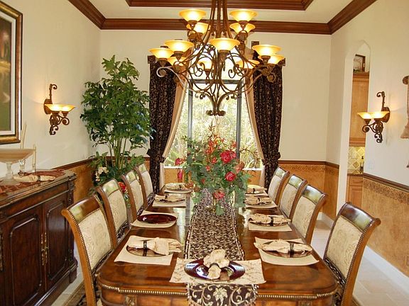 3rd image of 10643 Versailles Blvd