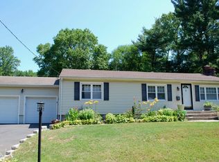 781 Park Ave, Belford, NJ 07718